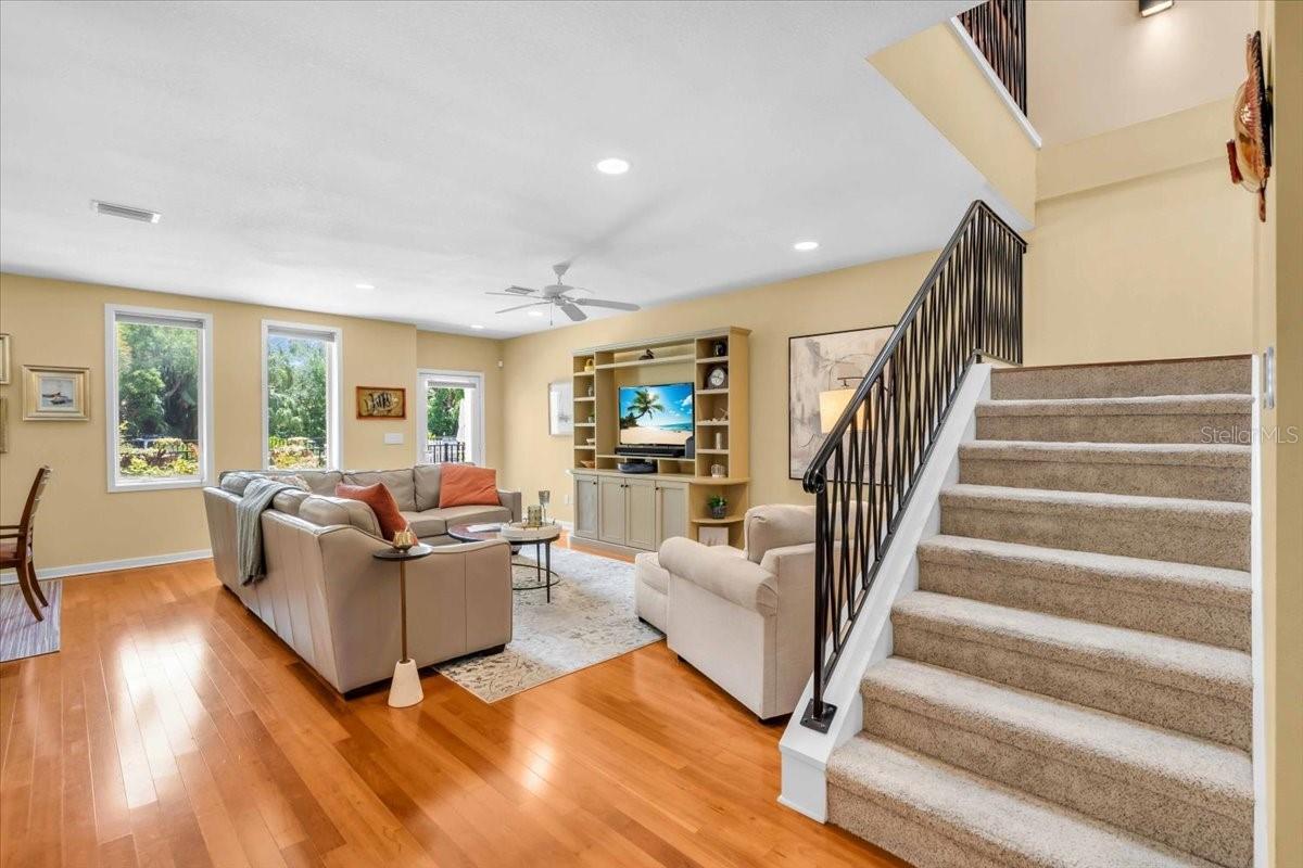 THE VILLAS ON LAUREL - Residential