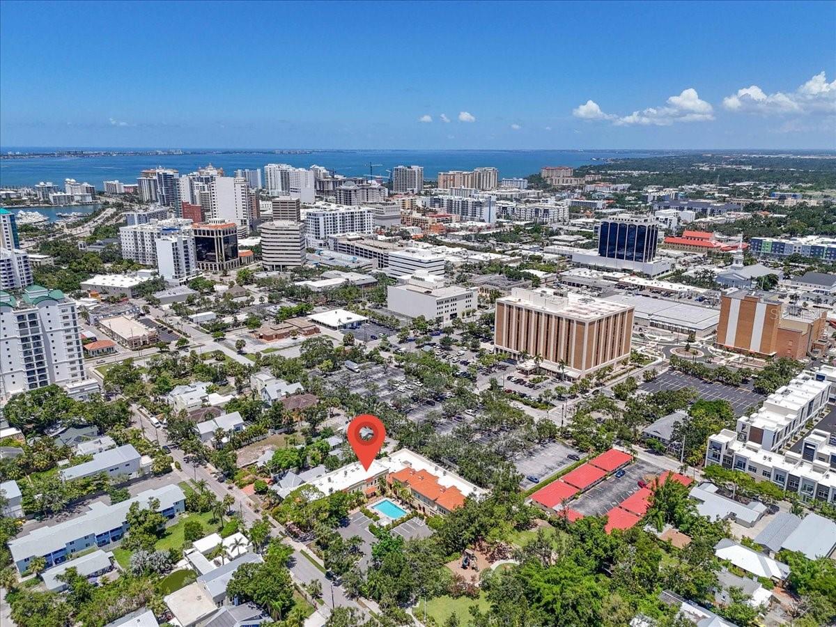 THE VILLAS ON LAUREL - Residential