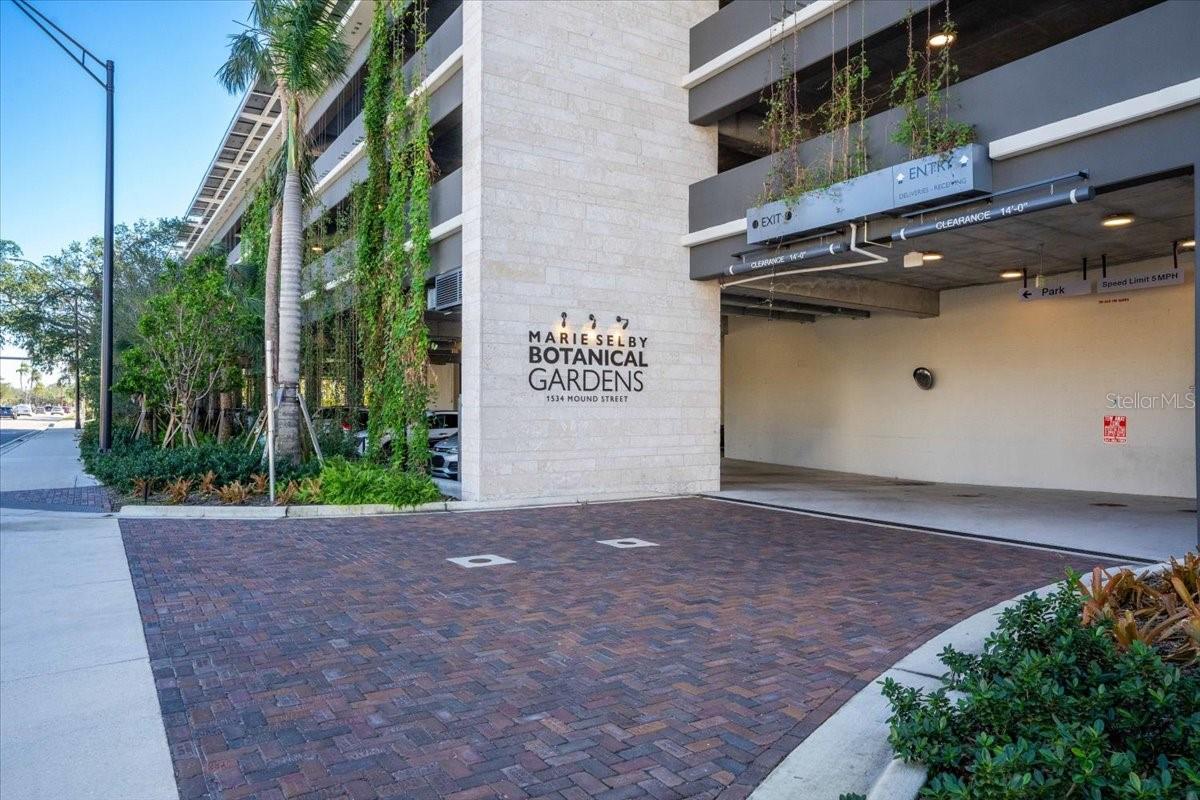 THE VILLAS ON LAUREL - Residential