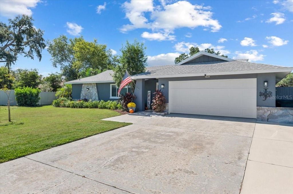 Photo of 4629 Thomas Hoby Place, Sarasota, FL 34241 (MLS # A4668393)
