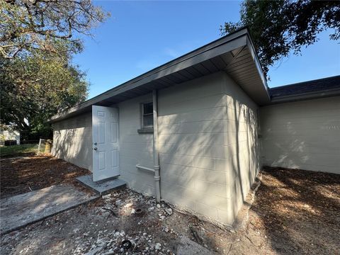 A home in AUBURNDALE