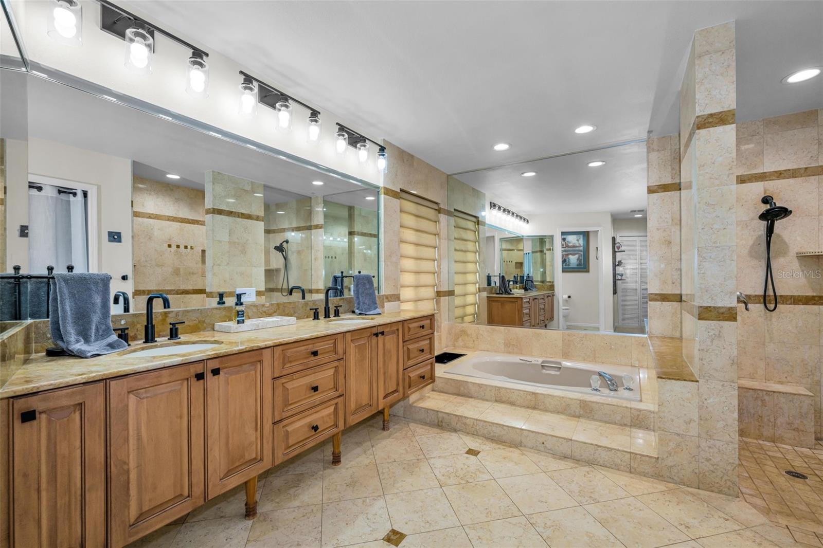 BELLE MEADE - Residential