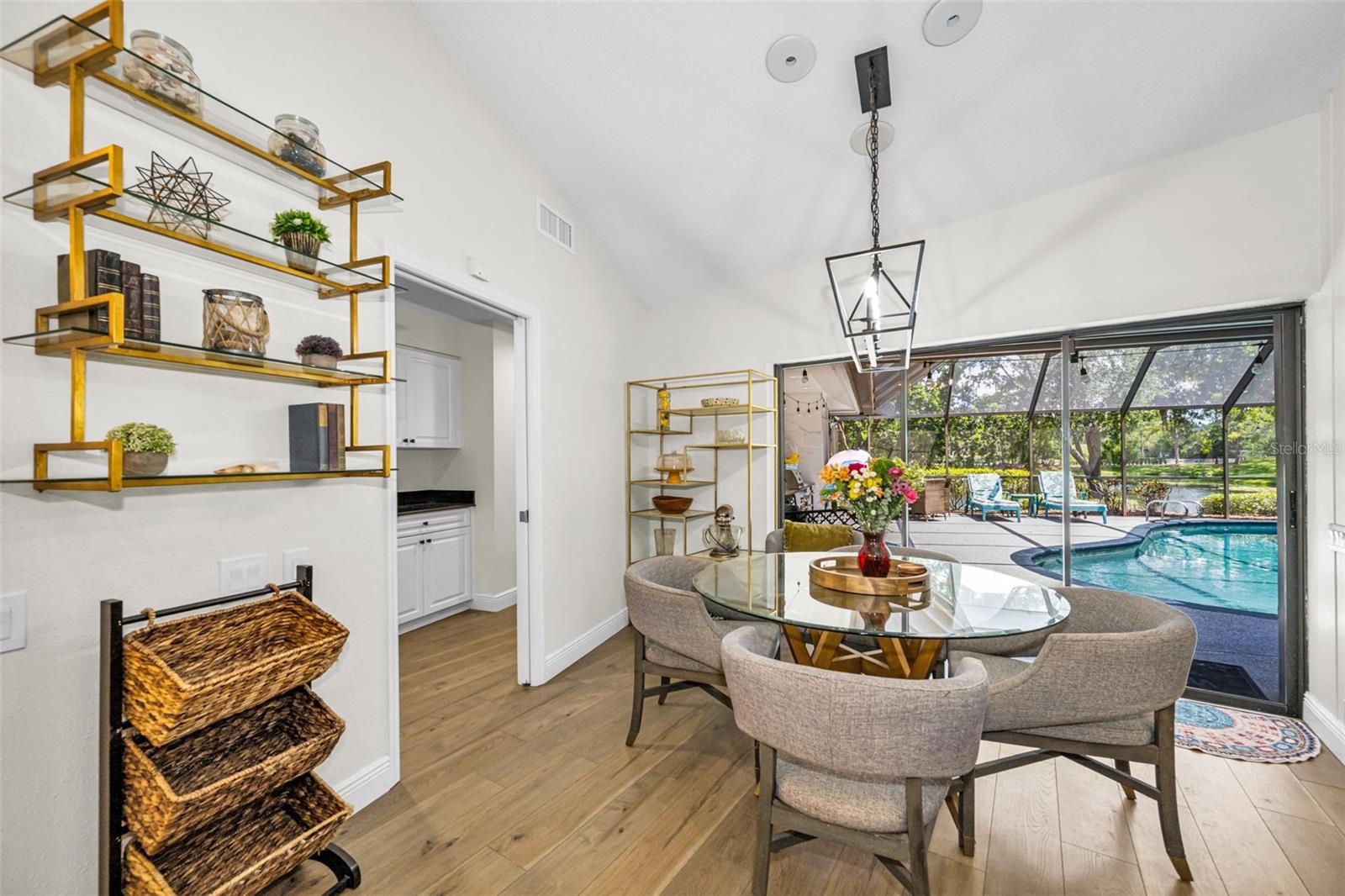 BELLE MEADE - Residential
