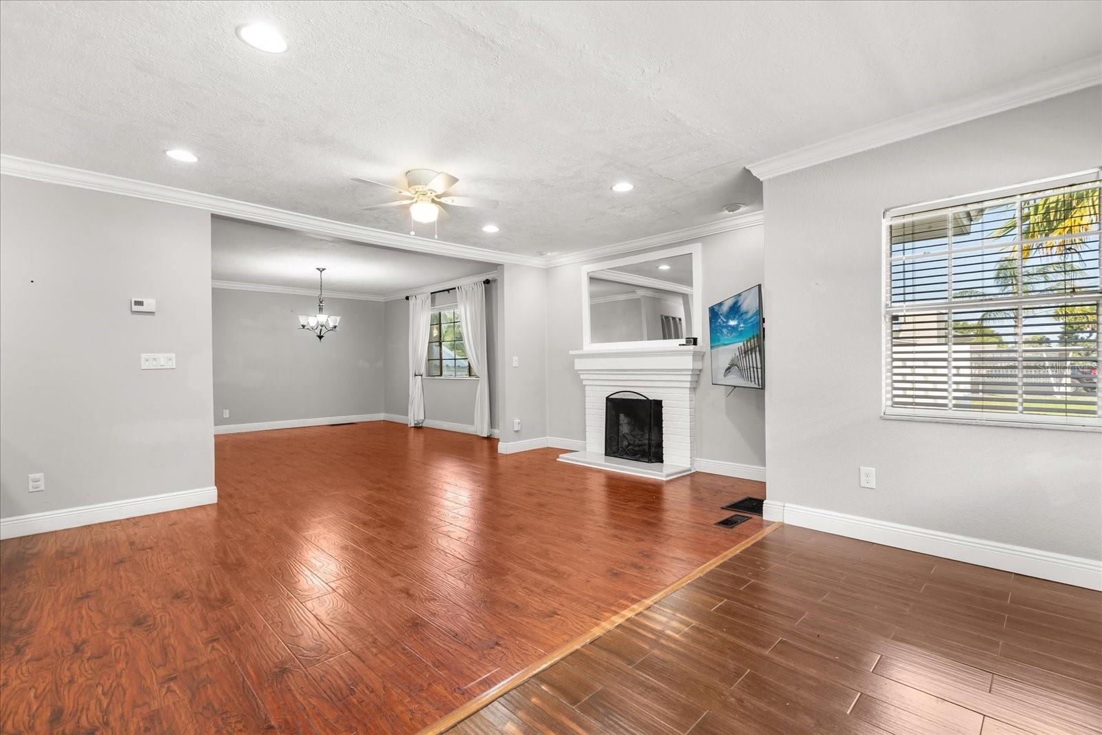 465 W LAKESHORE DRIVE