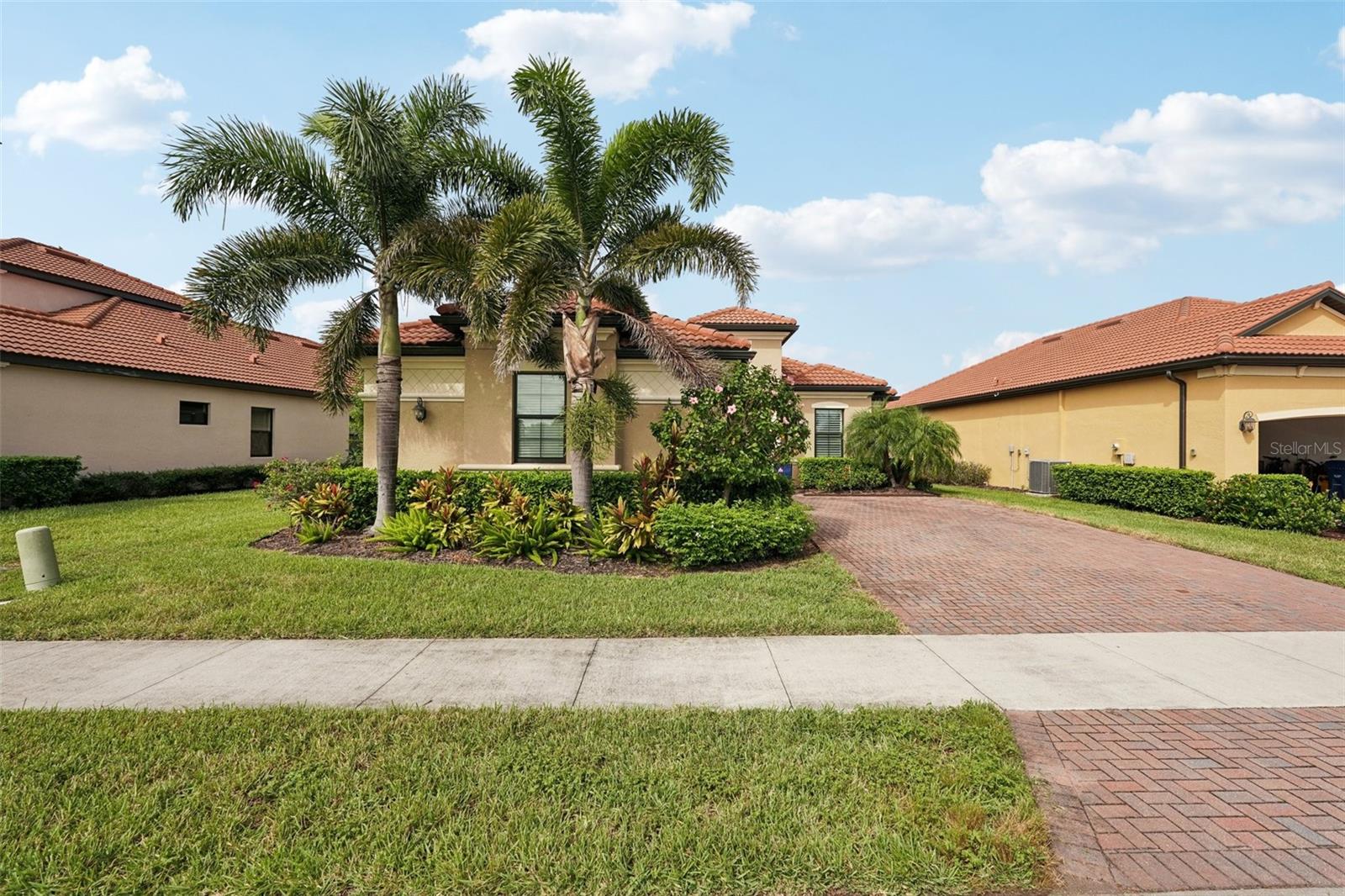 23463 WAVERLY CIRCLE