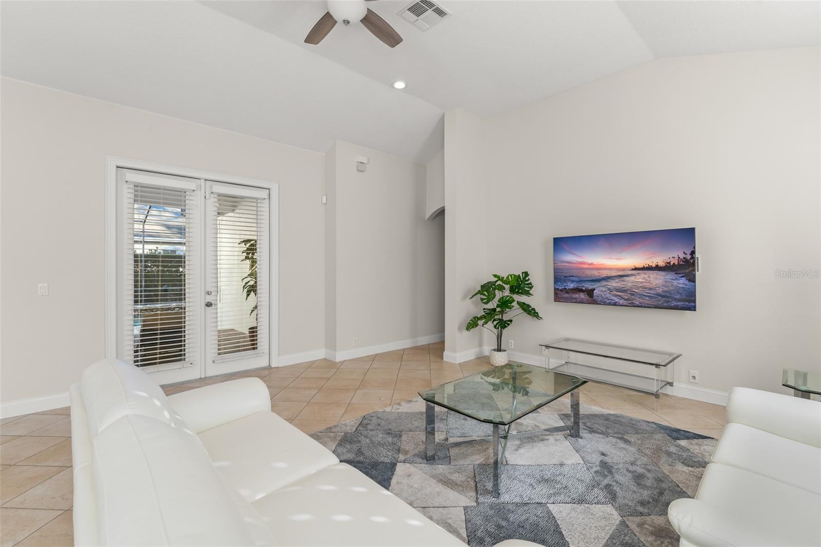 KEENES POINTE - Residential