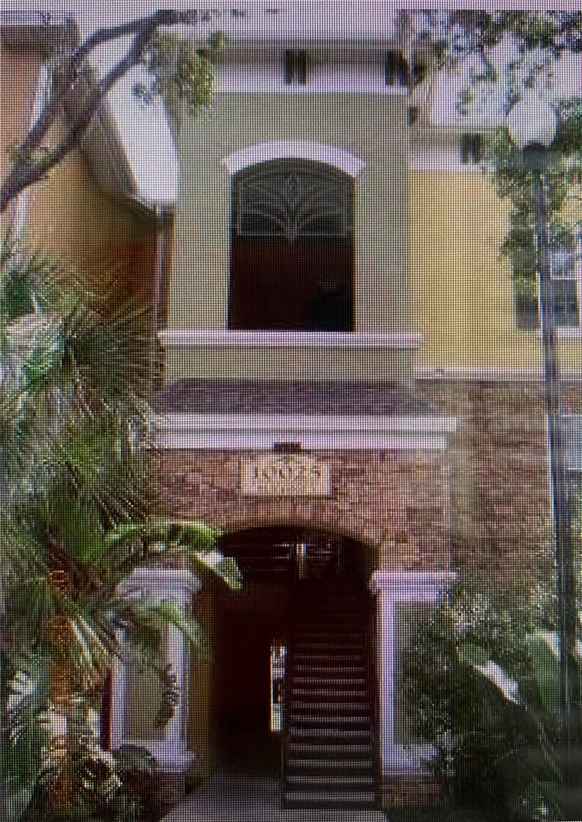 COURTNEY PALMS CONDO - Residential Lease
