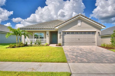 A home in AUBURNDALE