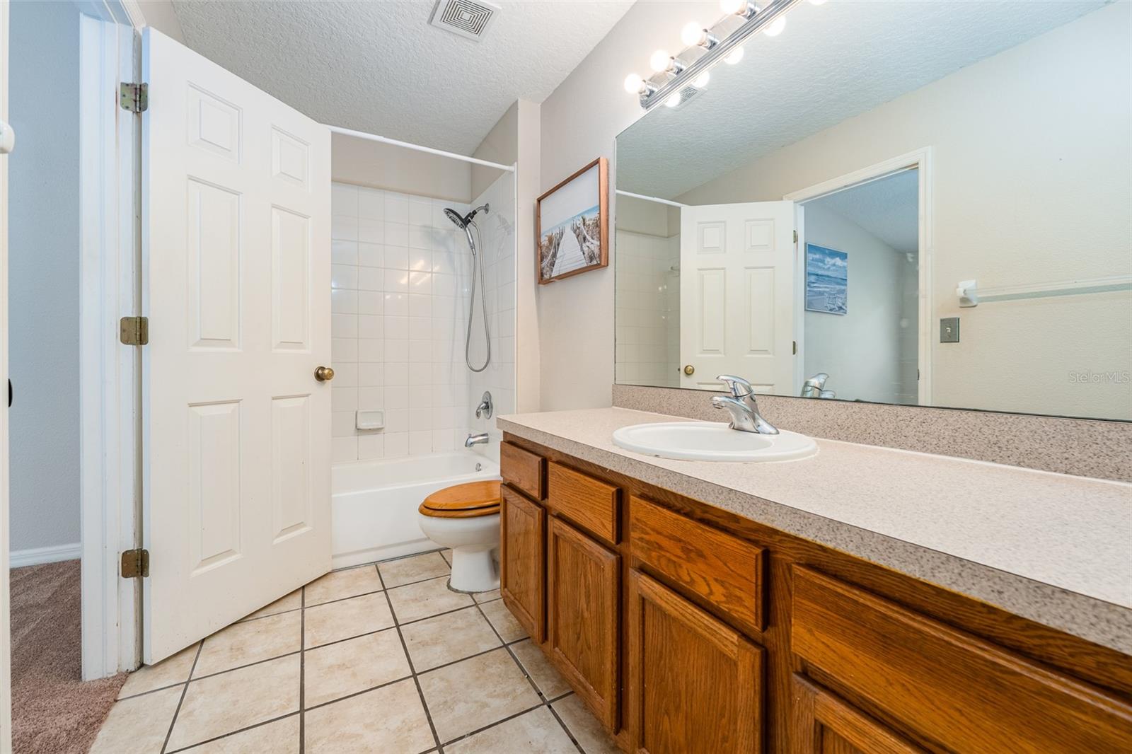 OAK VALLEY TWNHMS - Residential