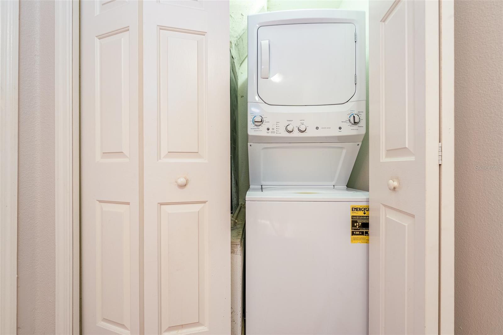 OAK VALLEY TWNHMS - Residential