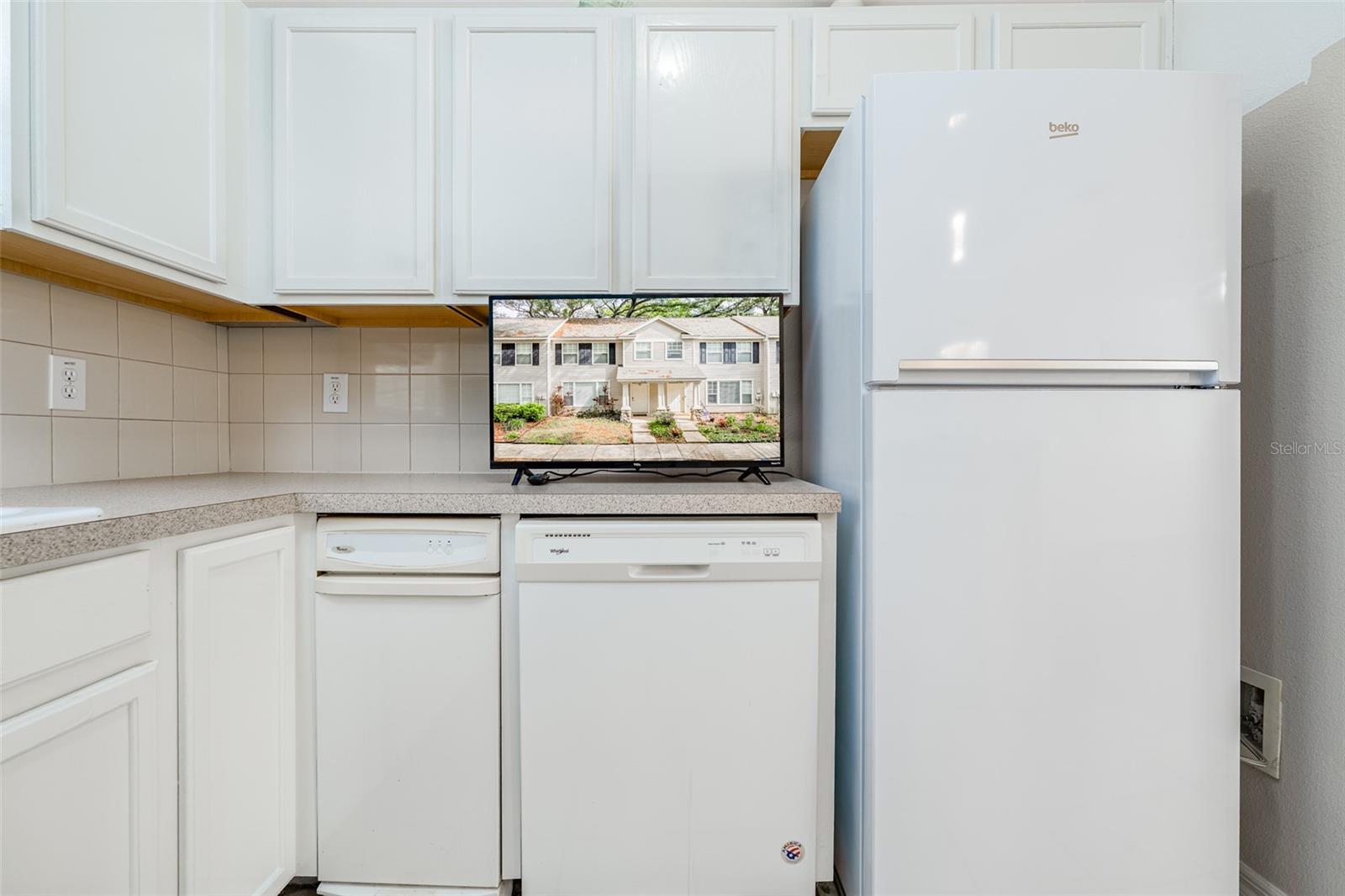 OAK VALLEY TWNHMS - Residential