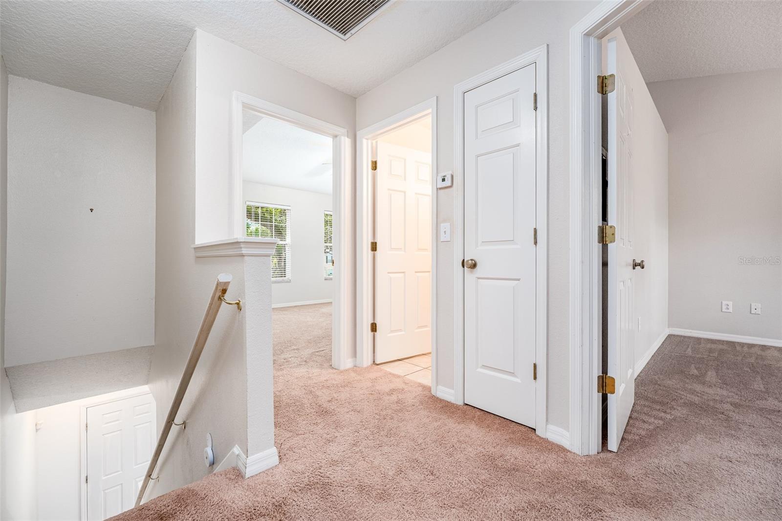 OAK VALLEY TWNHMS - Residential