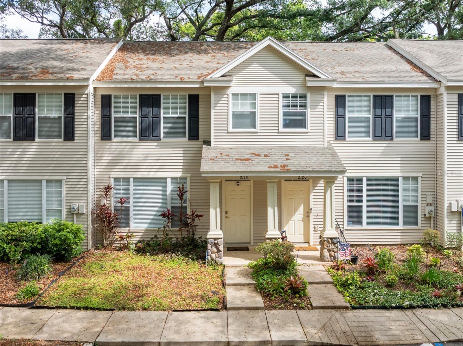 OAK VALLEY TWNHMS - Residential