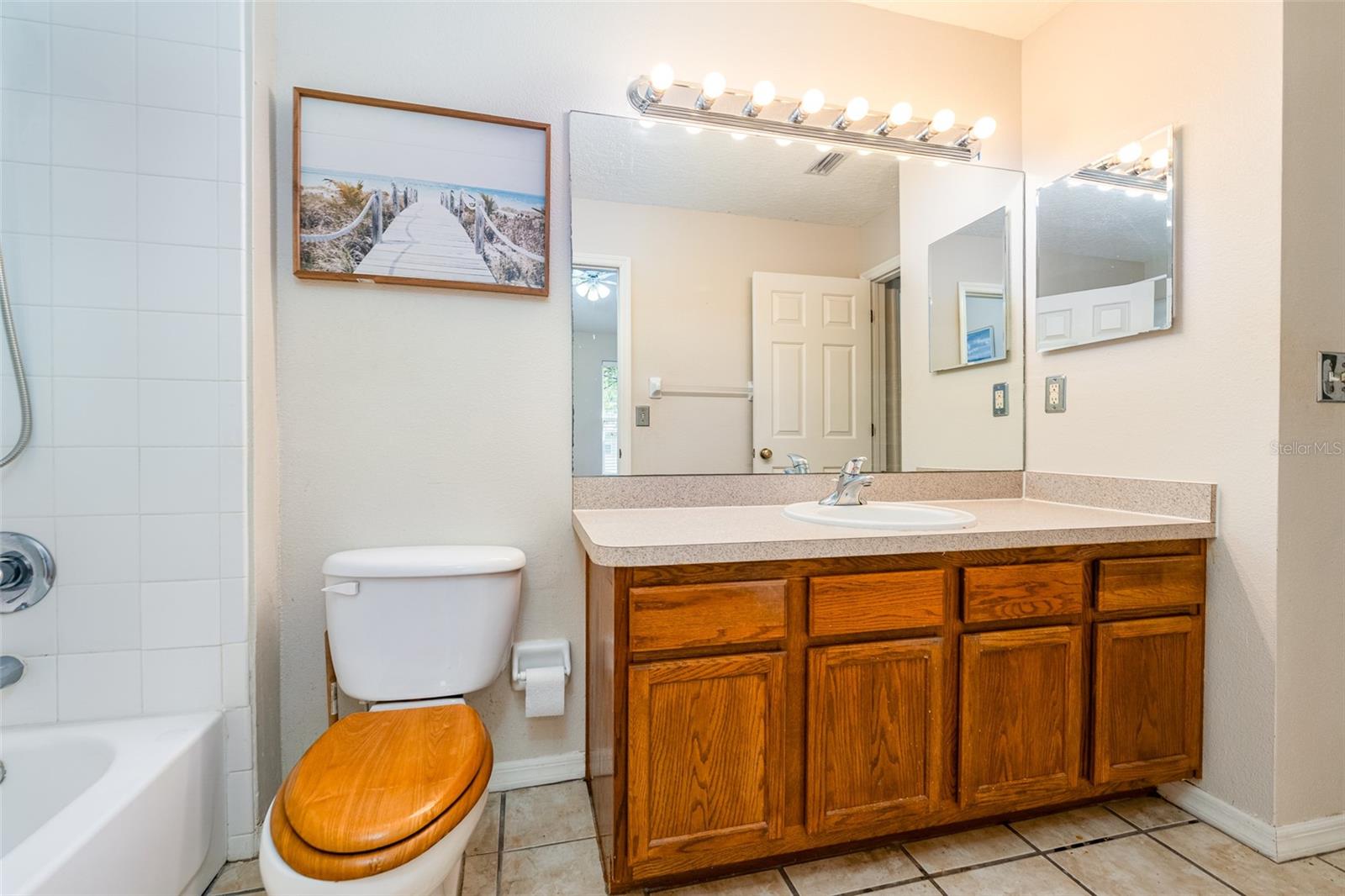 OAK VALLEY TWNHMS - Residential