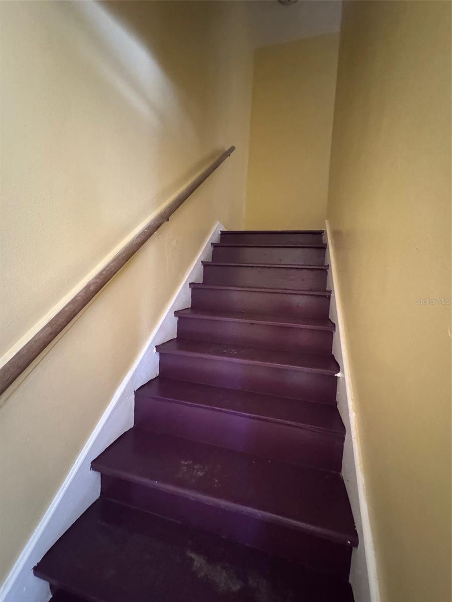 HULINGS SUB TR 05 OAK - Residential Lease