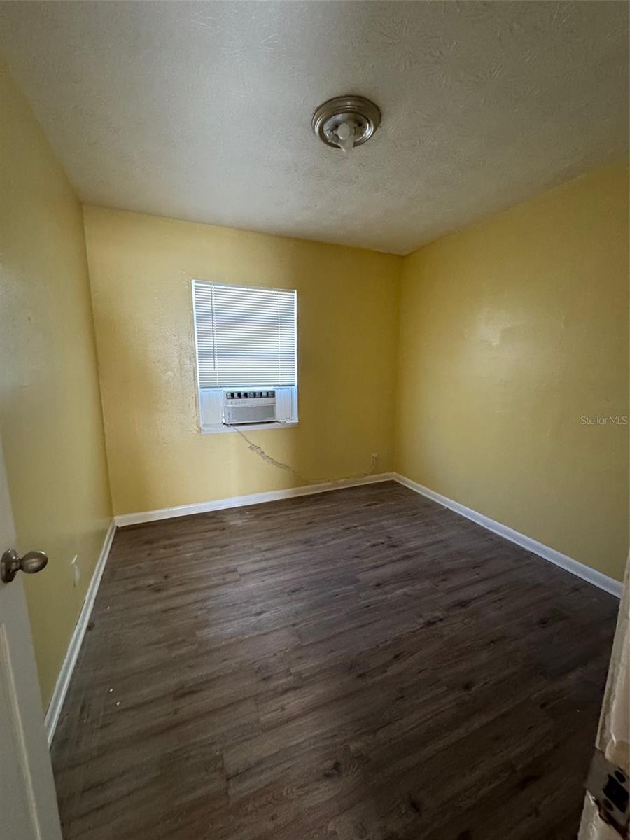 HULINGS SUB TR 05 OAK - Residential Lease