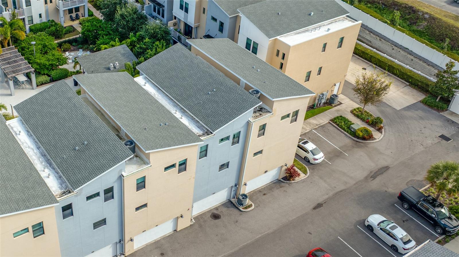 UPTOWN KENWOOD TOWNHOMES - Residential Lease