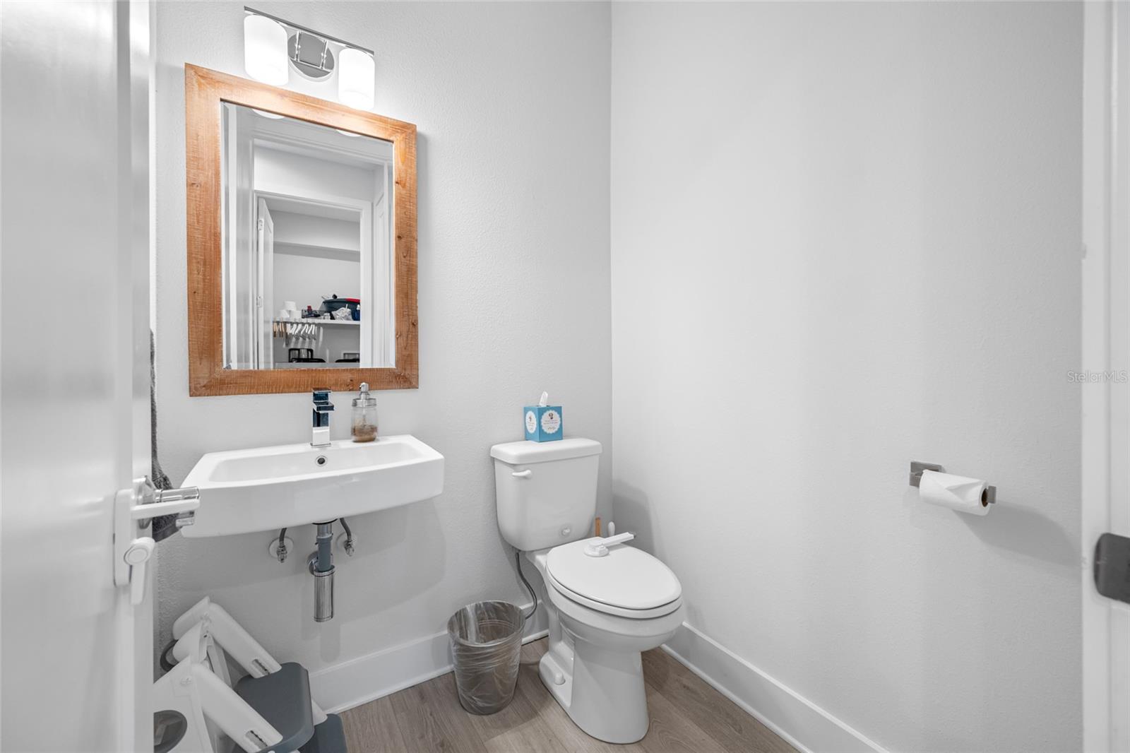 UPTOWN KENWOOD TOWNHOMES - Residential Lease