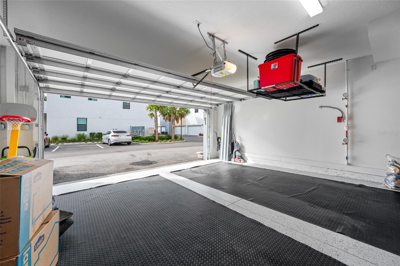 UPTOWN KENWOOD TOWNHOMES - Residential Lease