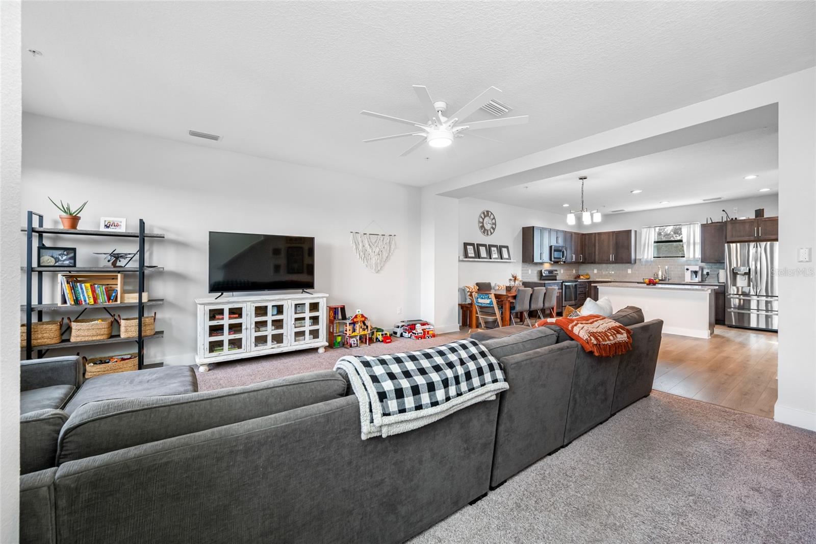 UPTOWN KENWOOD TOWNHOMES - Residential Lease