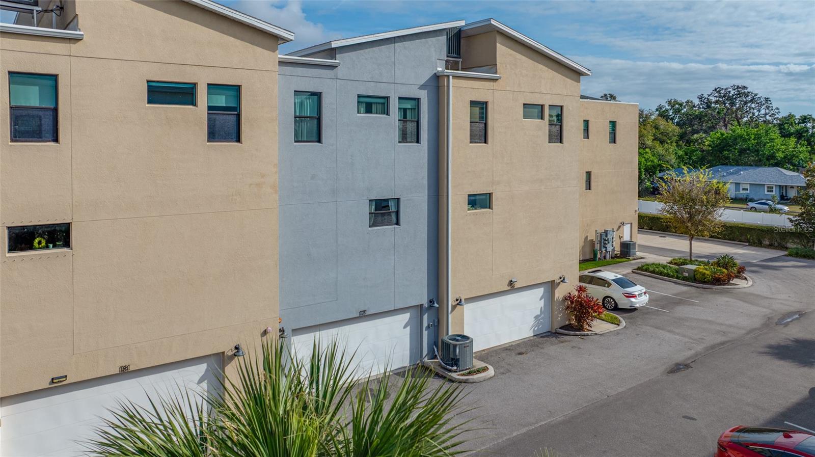 UPTOWN KENWOOD TOWNHOMES - Residential Lease