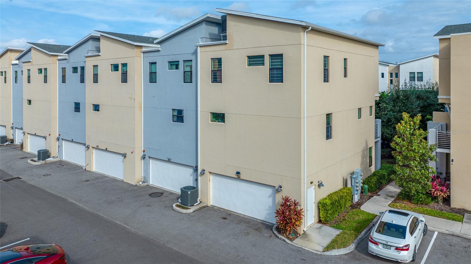 UPTOWN KENWOOD TOWNHOMES - Residential Lease
