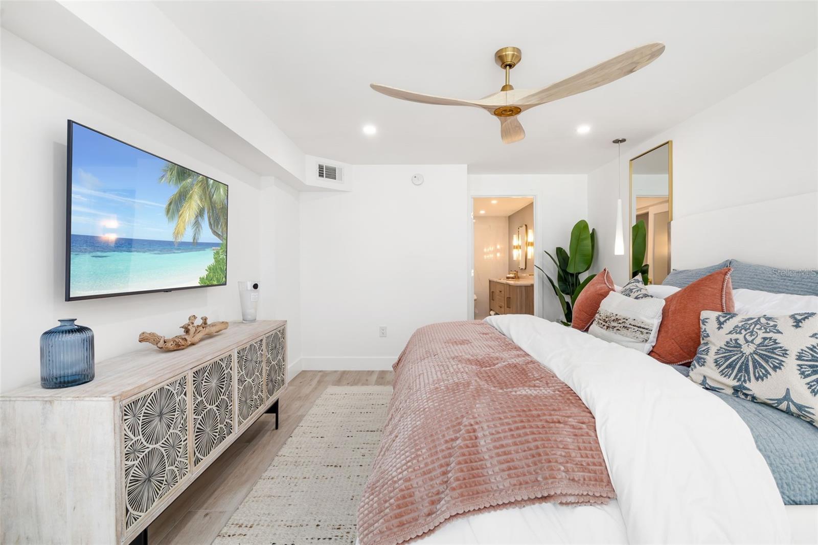 WHISPERING SANDS SEC 7 - Residential Lease