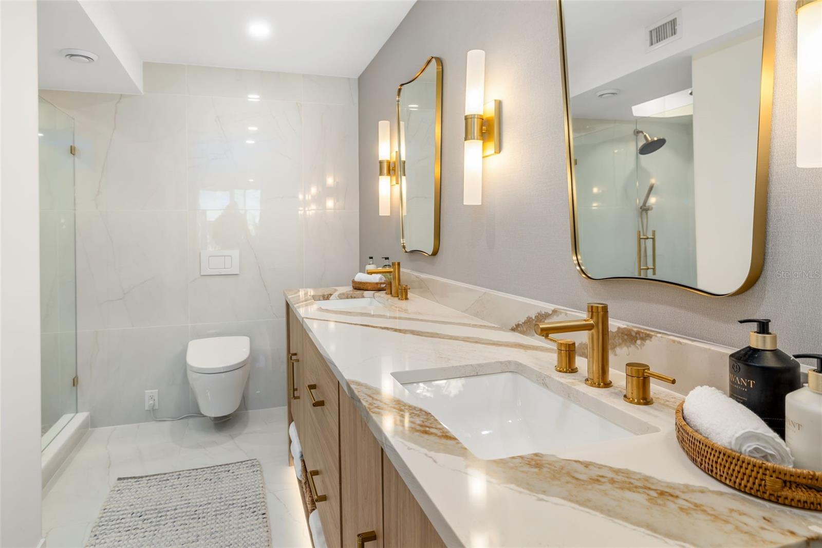 WHISPERING SANDS SEC 7 - Residential Lease