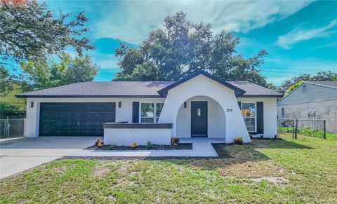 A home in LAKELAND