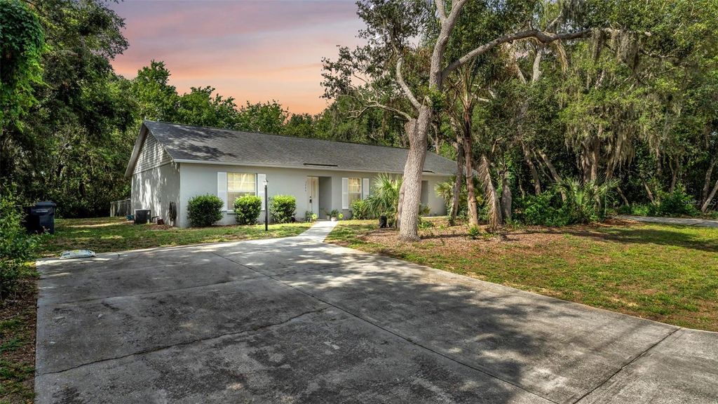 Photo of 3220 Courtney Drive, Lake Wales, FL 33898 (MLS # L4962002)