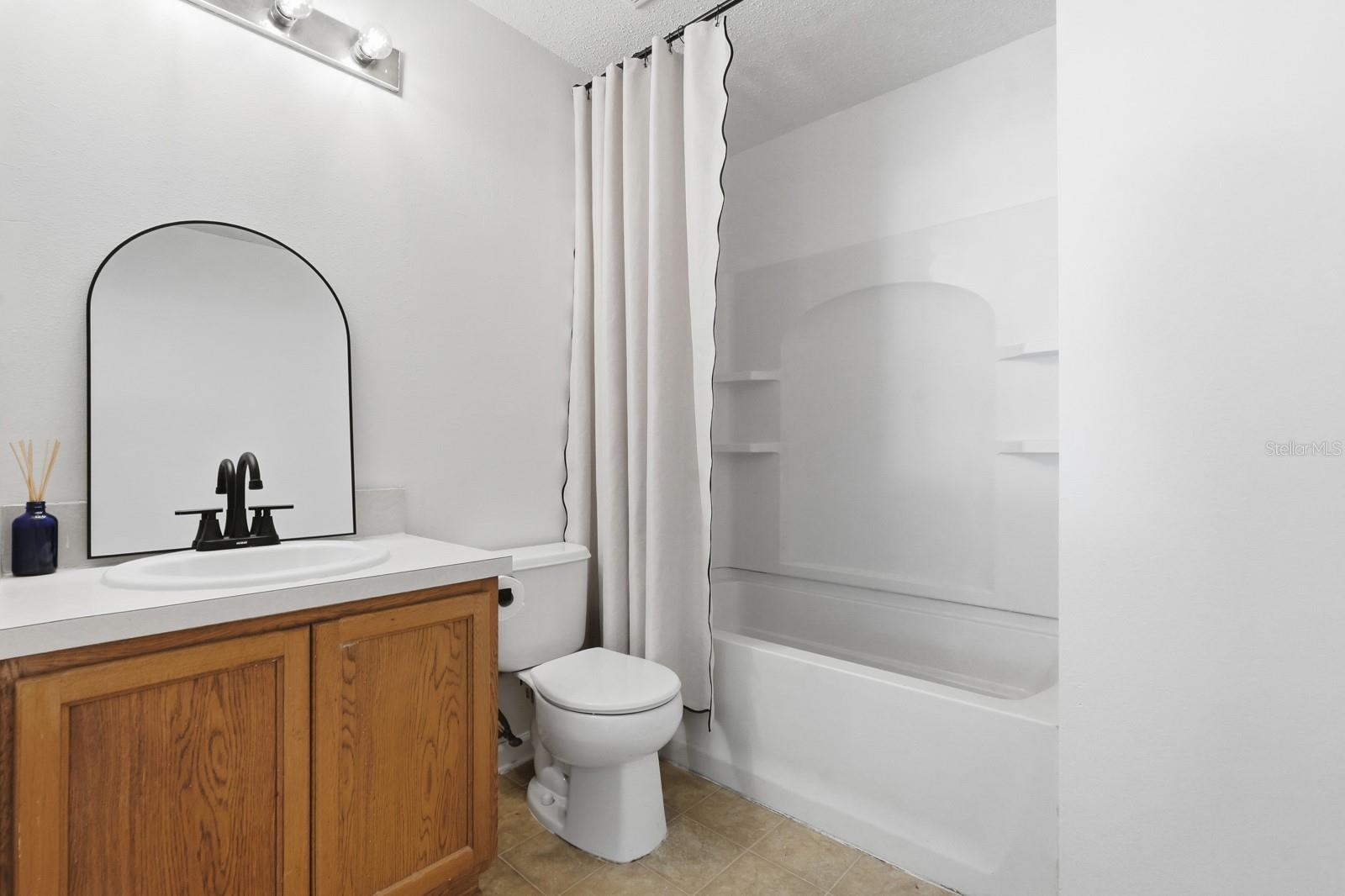 SAMARA LAKES - Residential