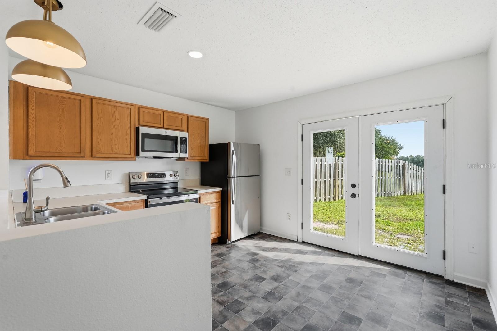 SAMARA LAKES - Residential