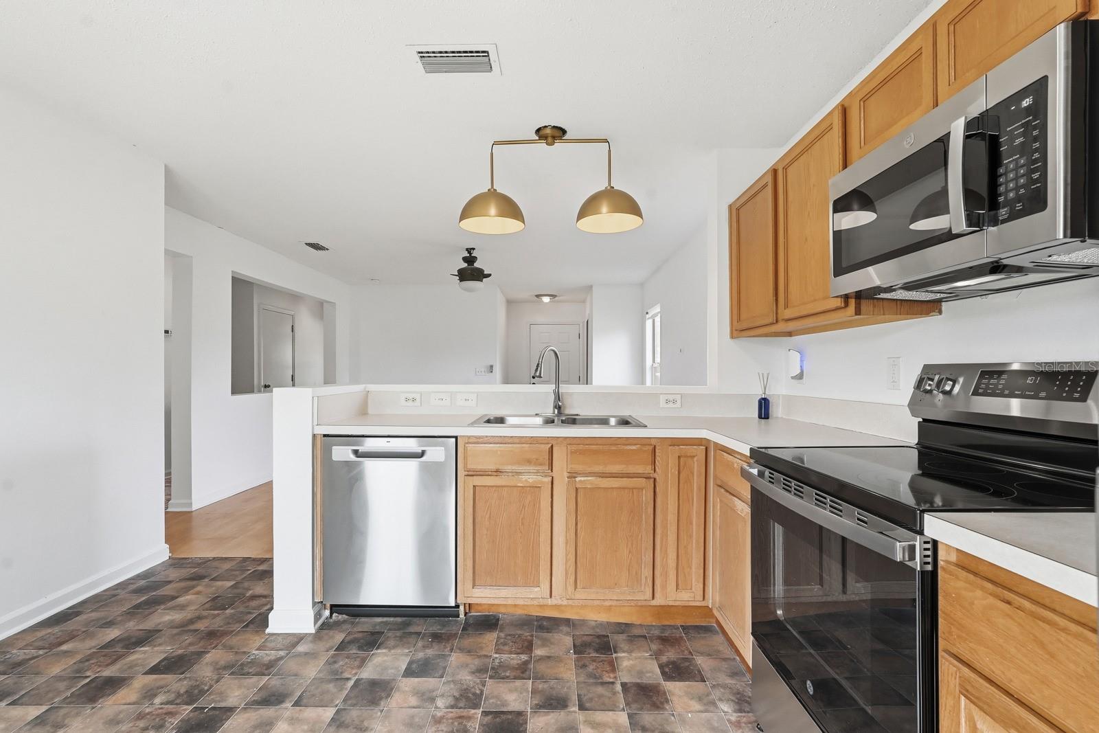 SAMARA LAKES - Residential