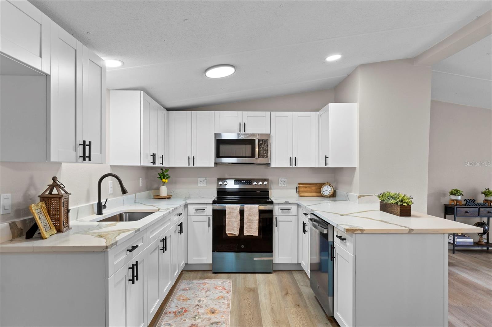 PINE LAKE - Residential