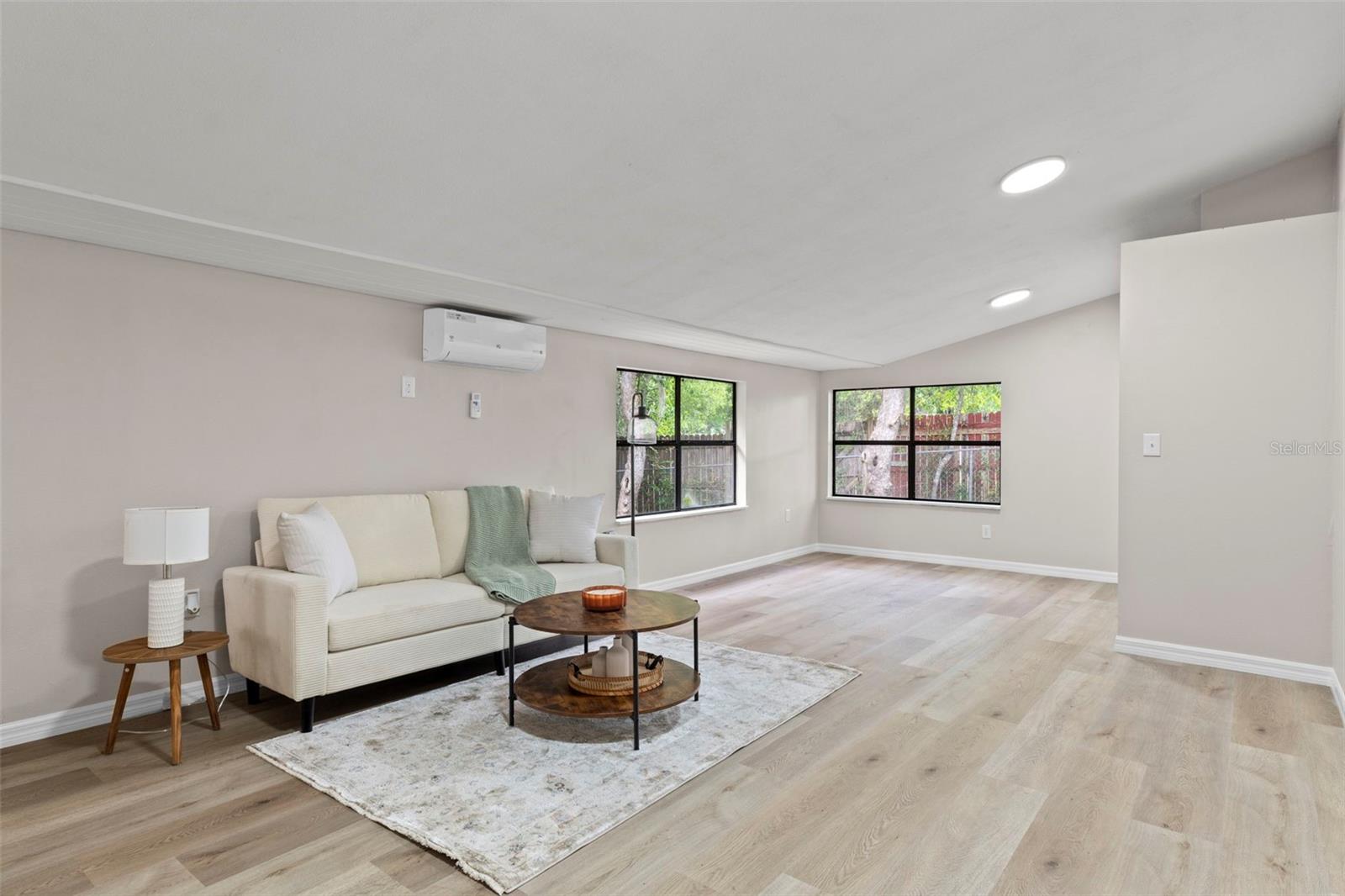 PINE LAKE - Residential