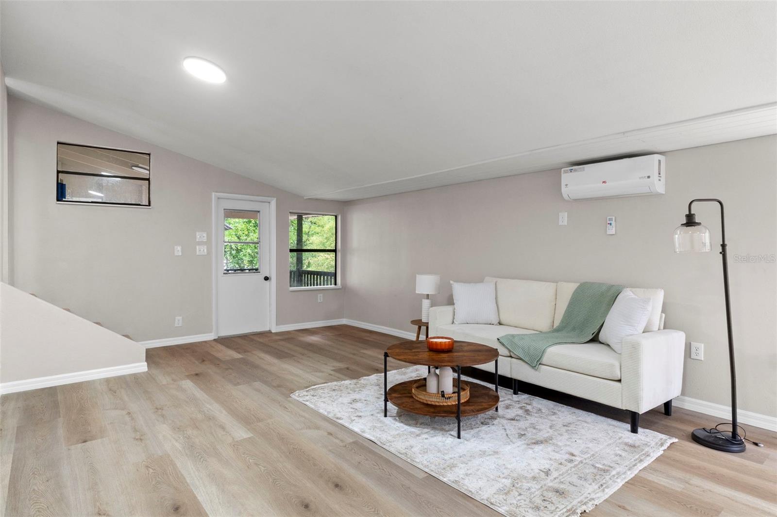 PINE LAKE - Residential