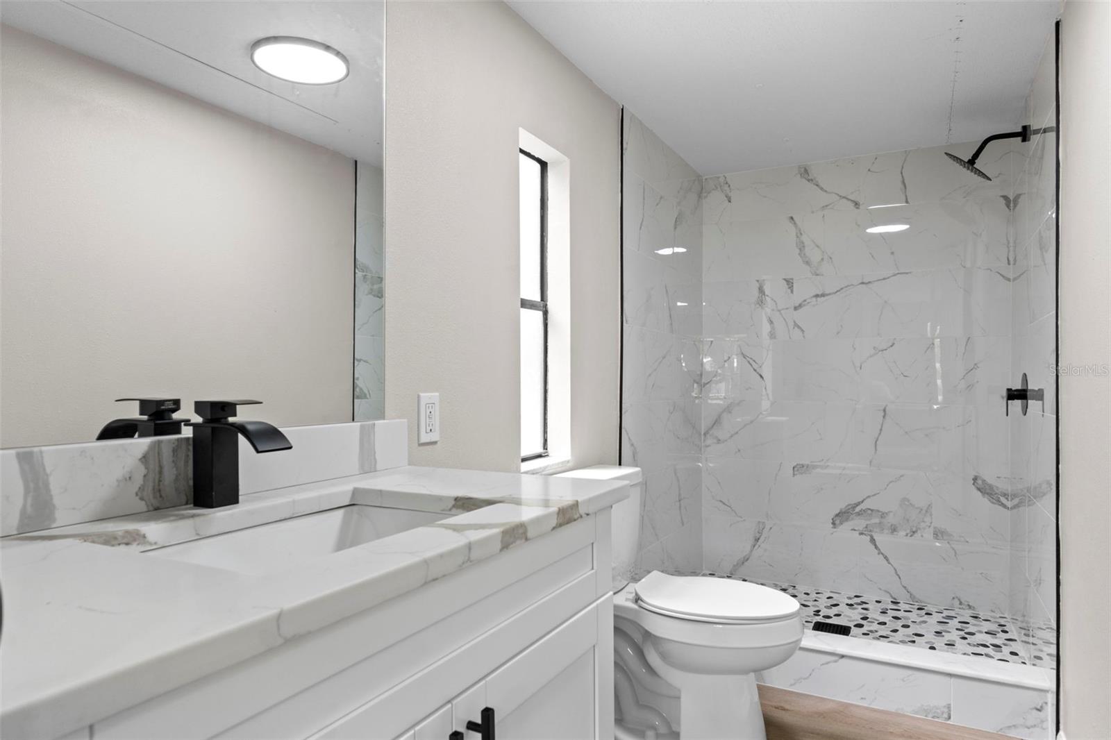 PINE LAKE - Residential