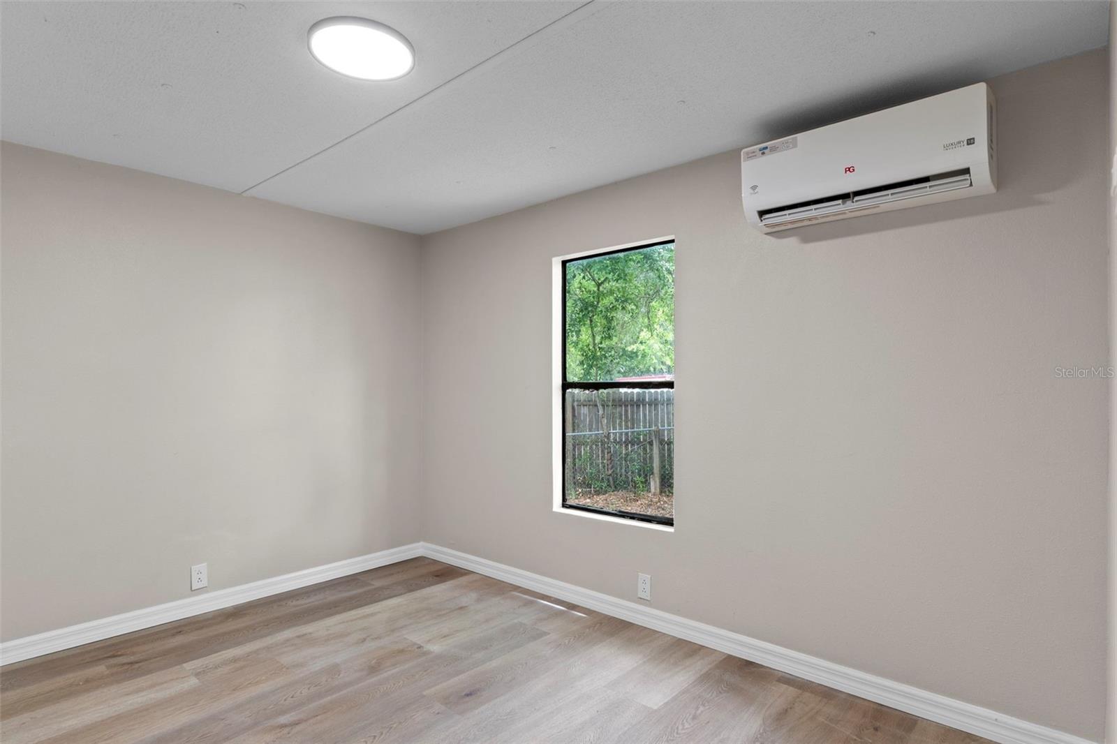 PINE LAKE - Residential