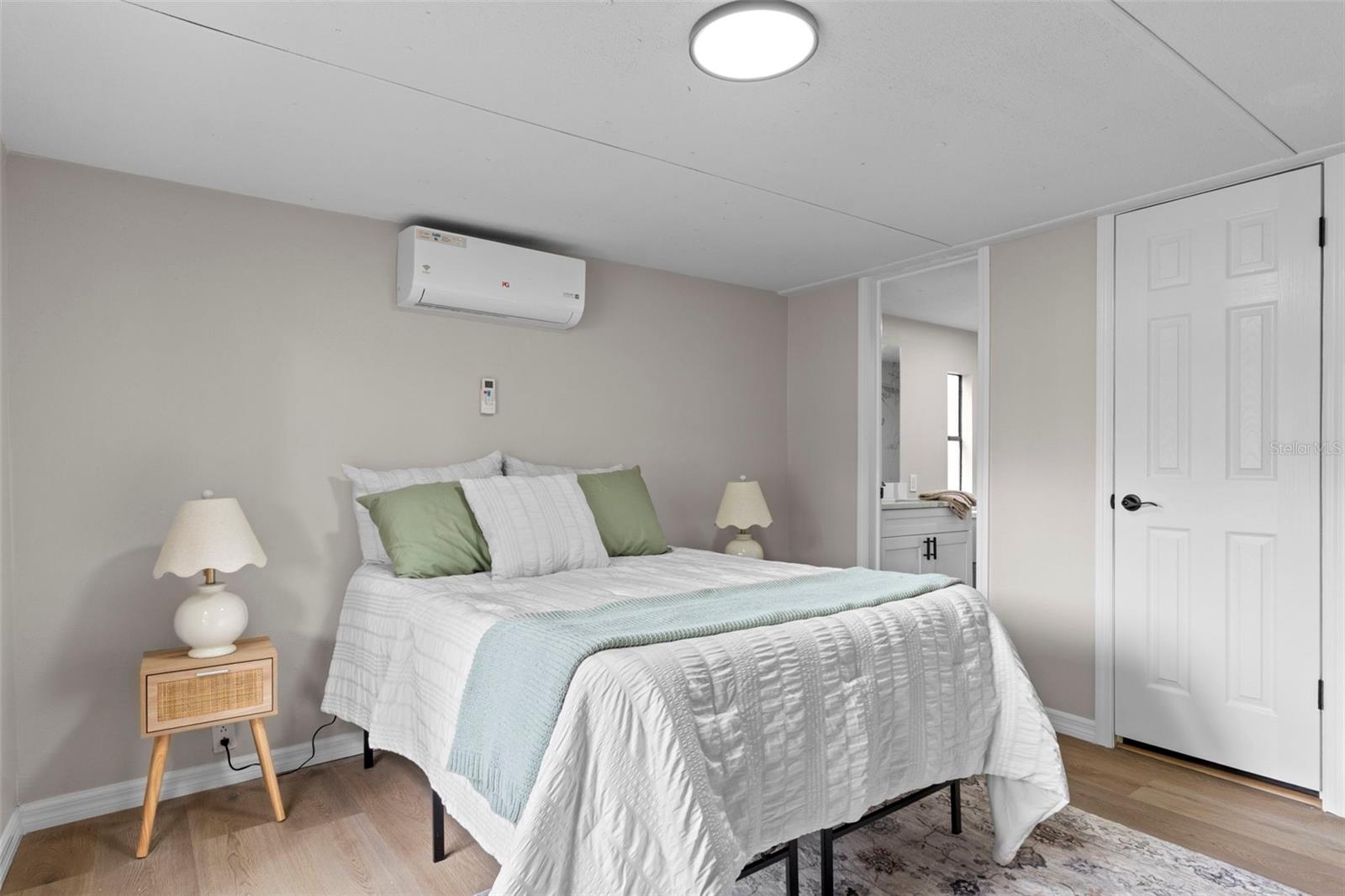 PINE LAKE - Residential