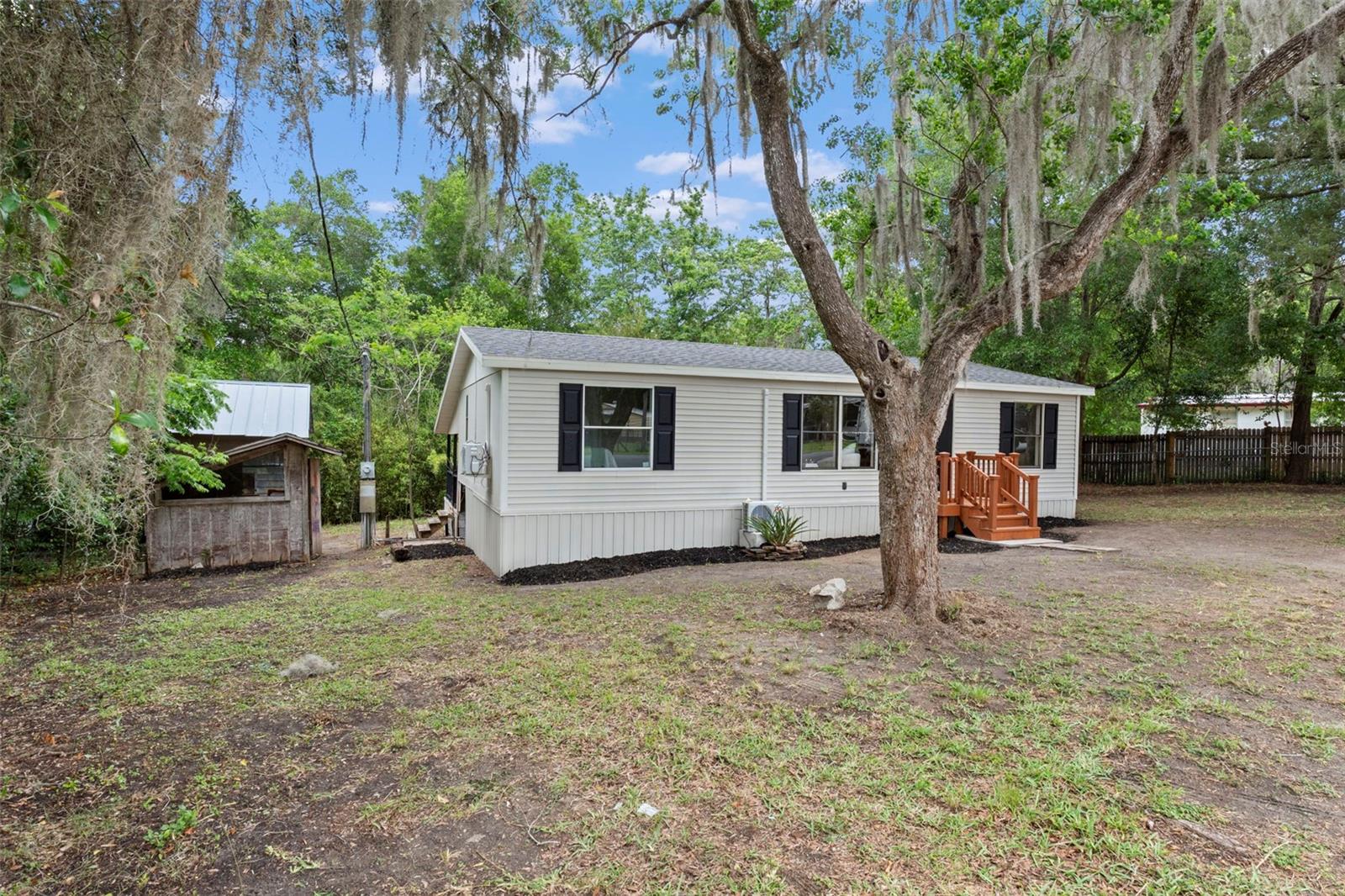 PINE LAKE - Residential