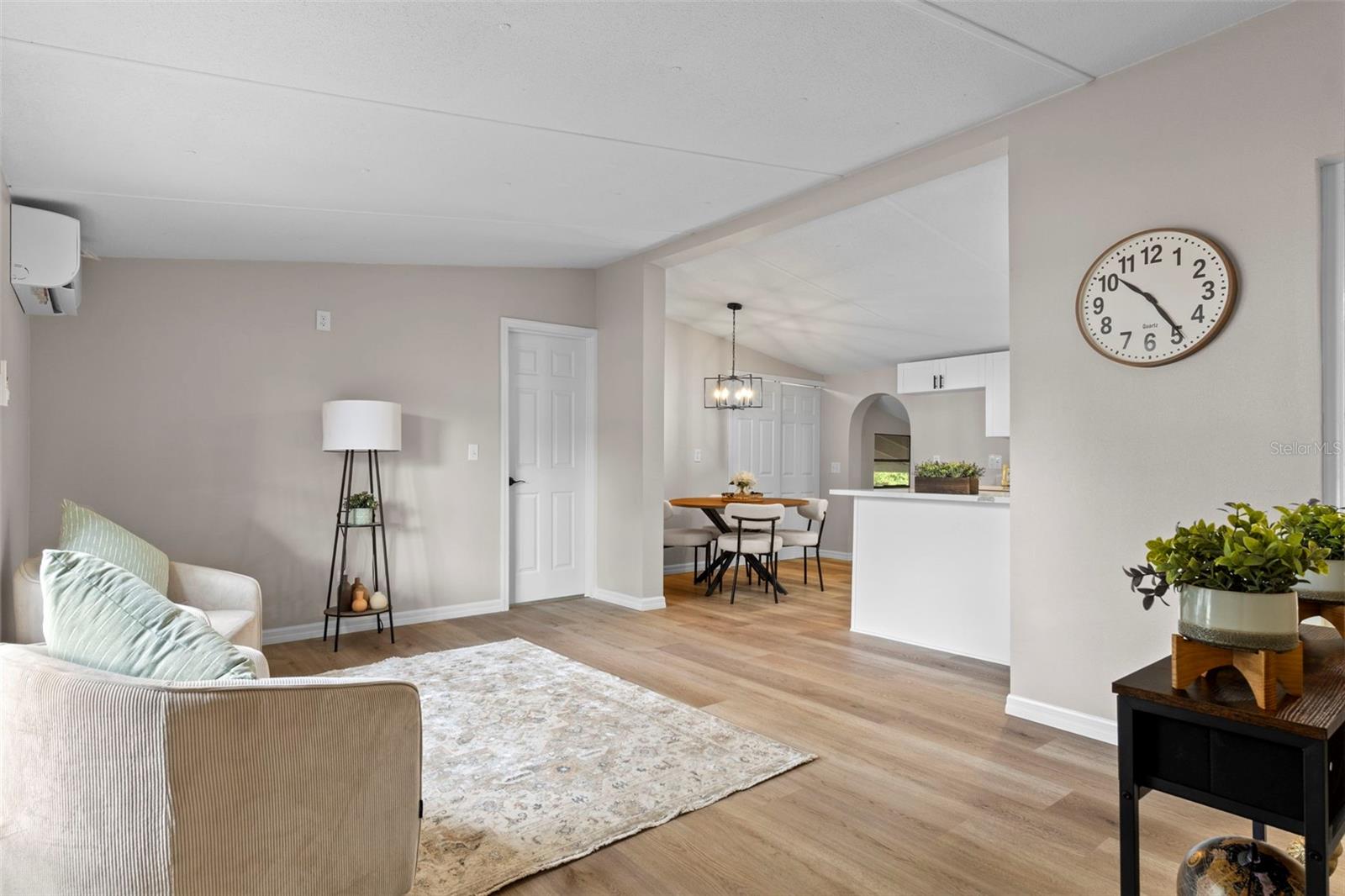 PINE LAKE - Residential