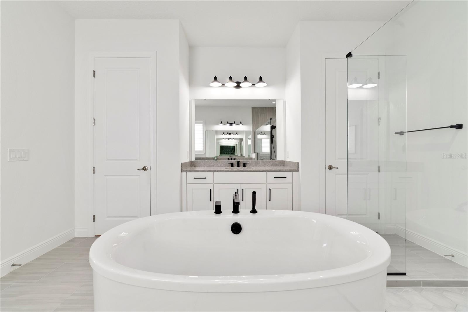 LAUREL POINTE PH 1 - Residential