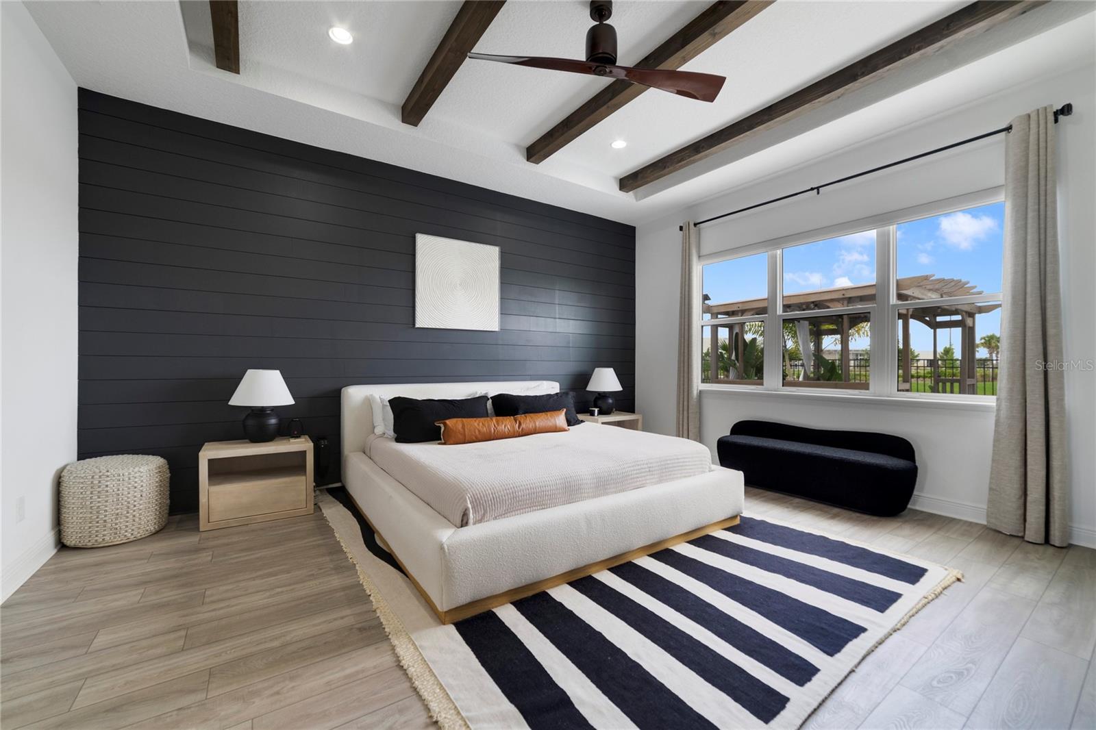 LAUREL POINTE PH 1 - Residential