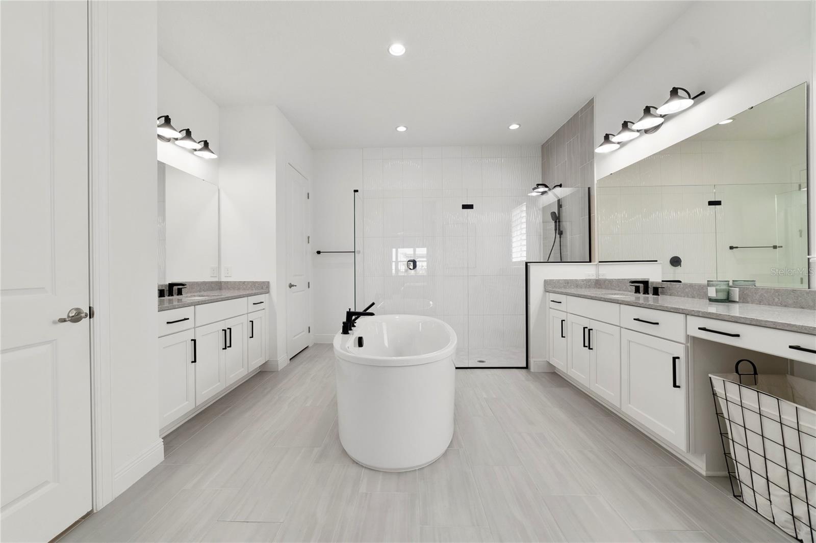 LAUREL POINTE PH 1 - Residential