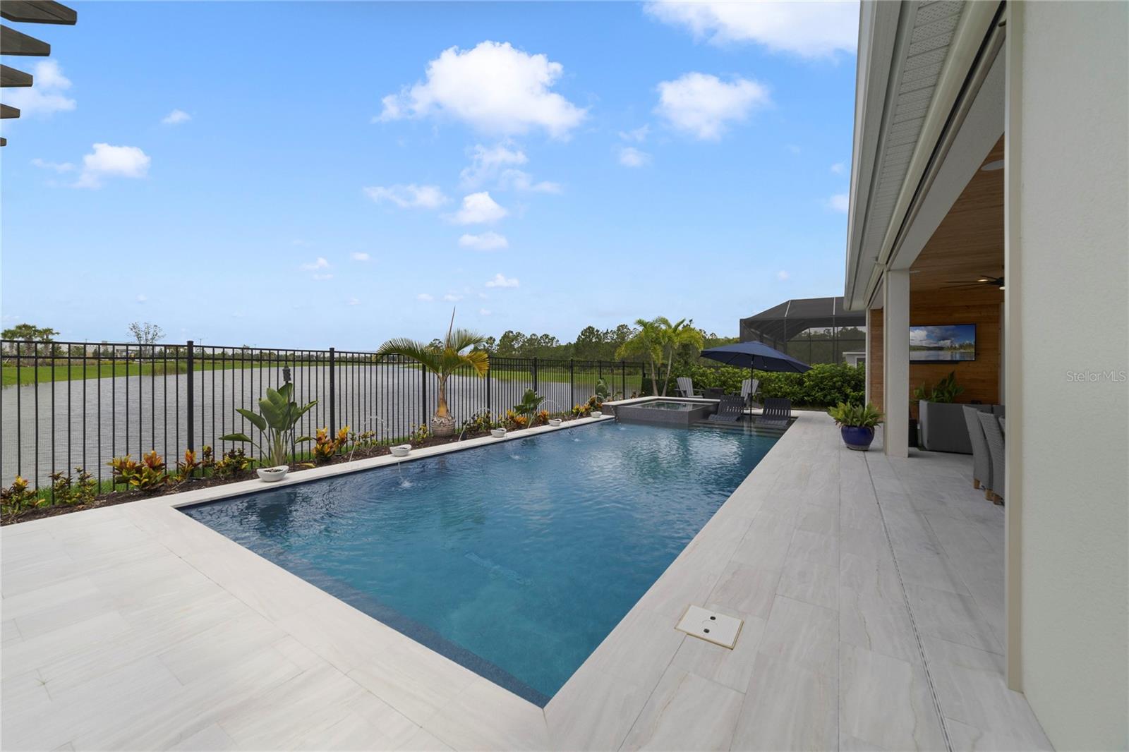 LAUREL POINTE PH 1 - Residential