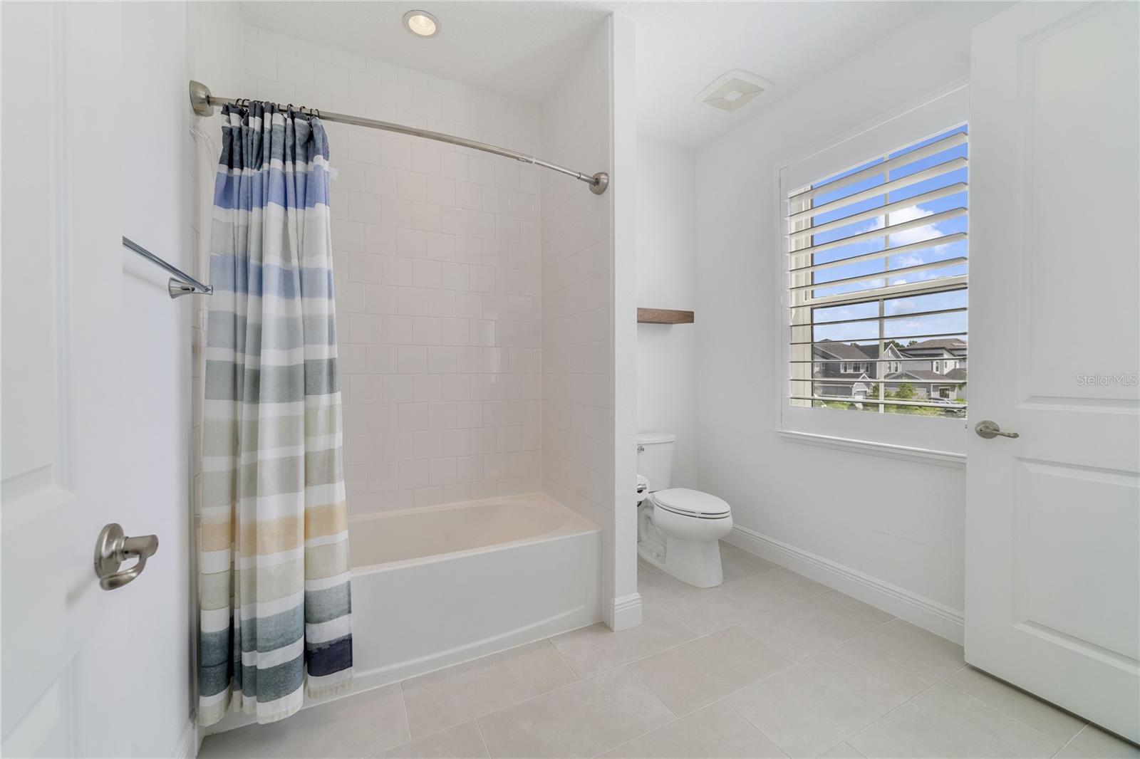 LAUREL POINTE PH 1 - Residential