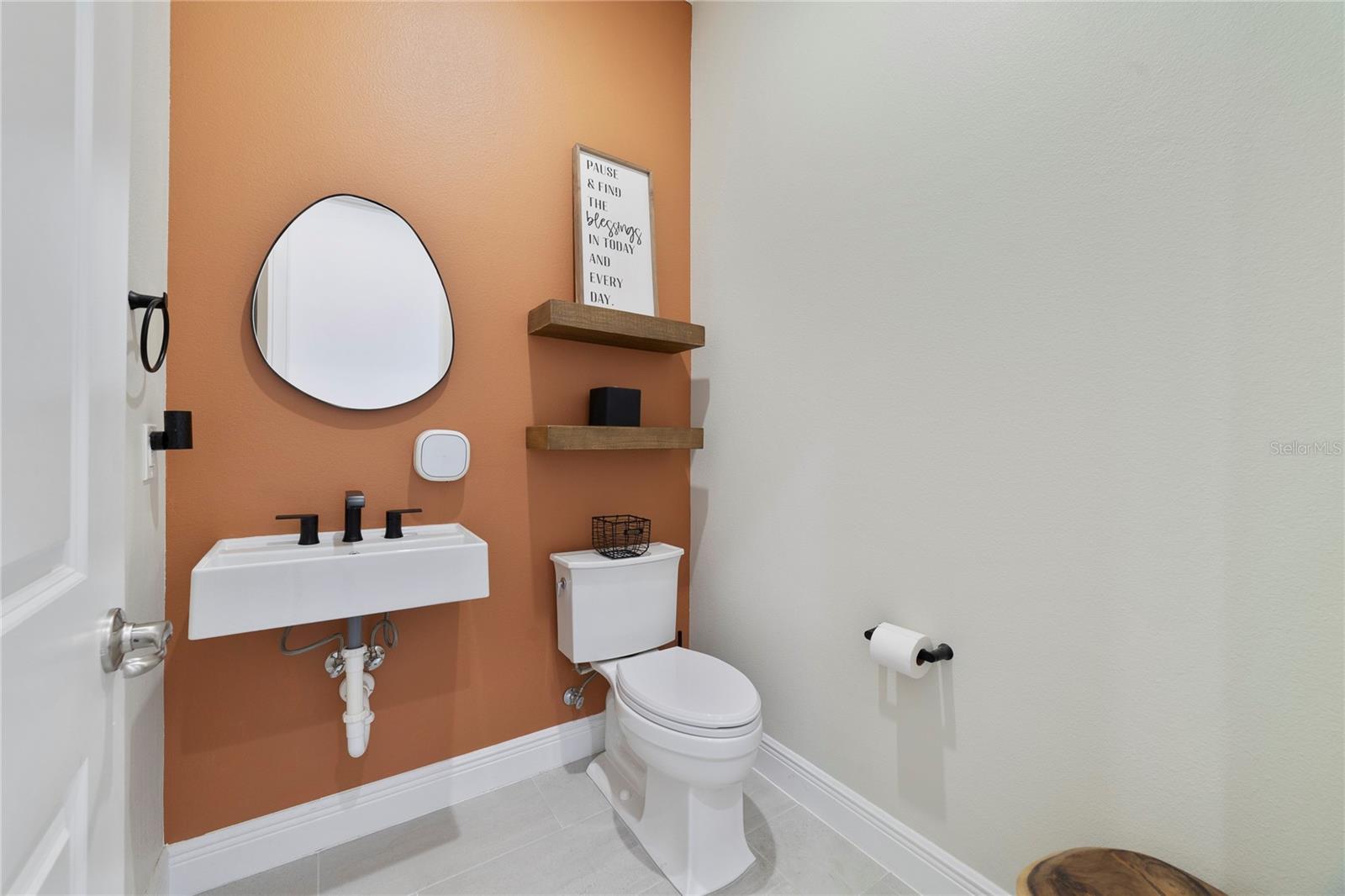 LAUREL POINTE PH 1 - Residential