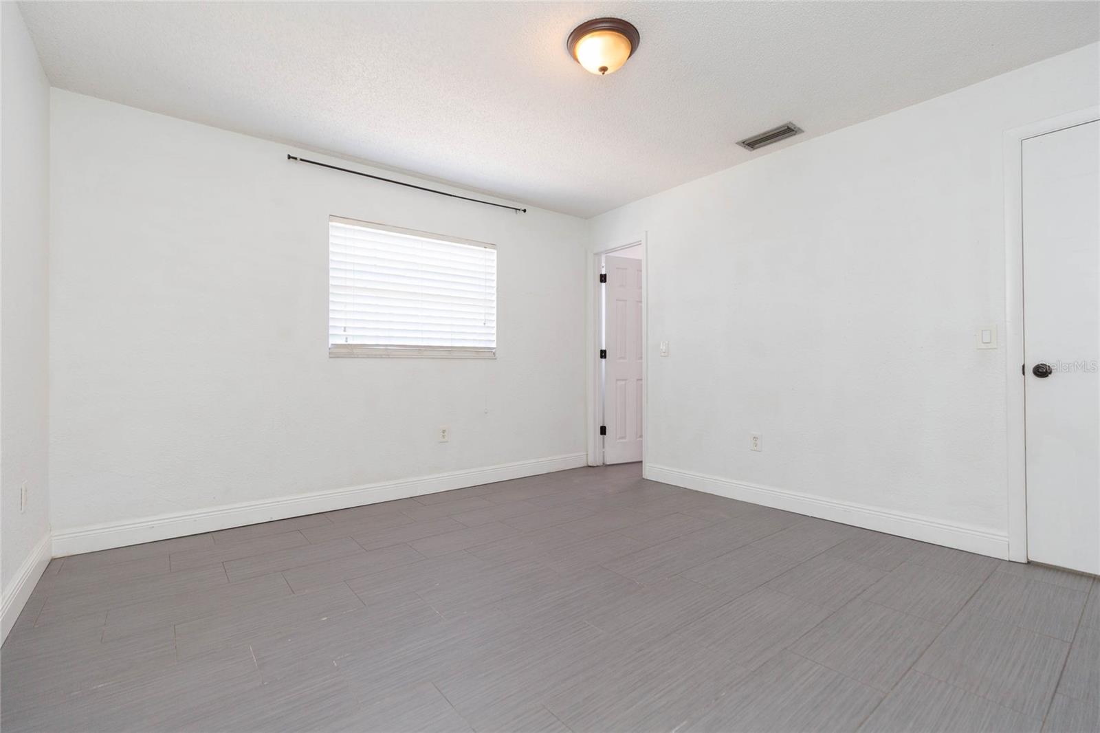 WOODBERY ESTATES - Residential Lease