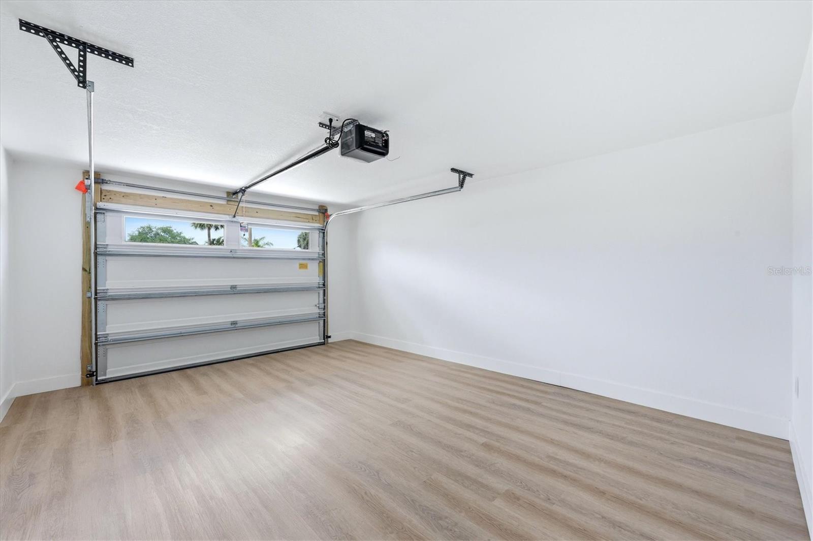 SOUTH VENICE - Residential