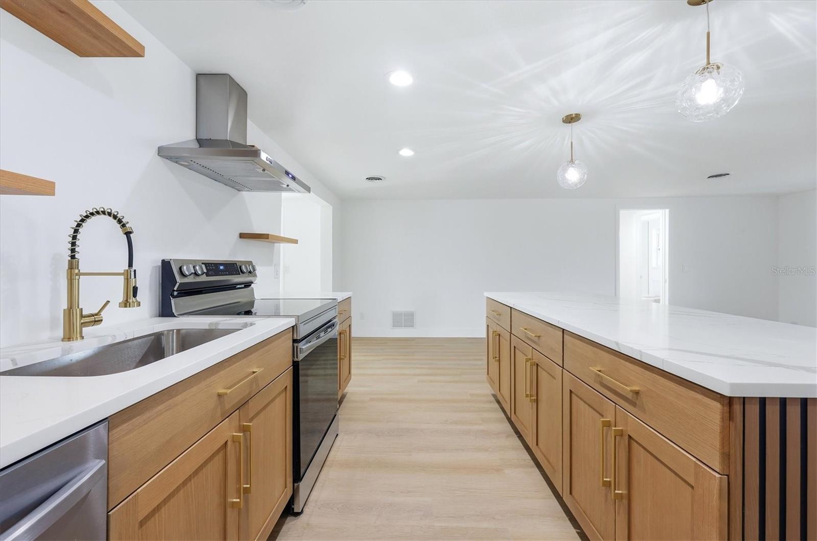 SOUTH VENICE - Residential